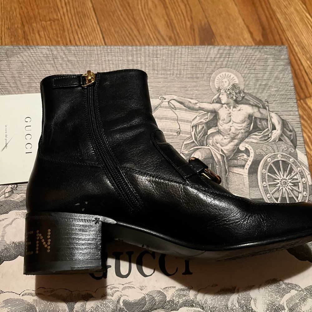 Brand:Gucci Material:Leather Size 7.5 W